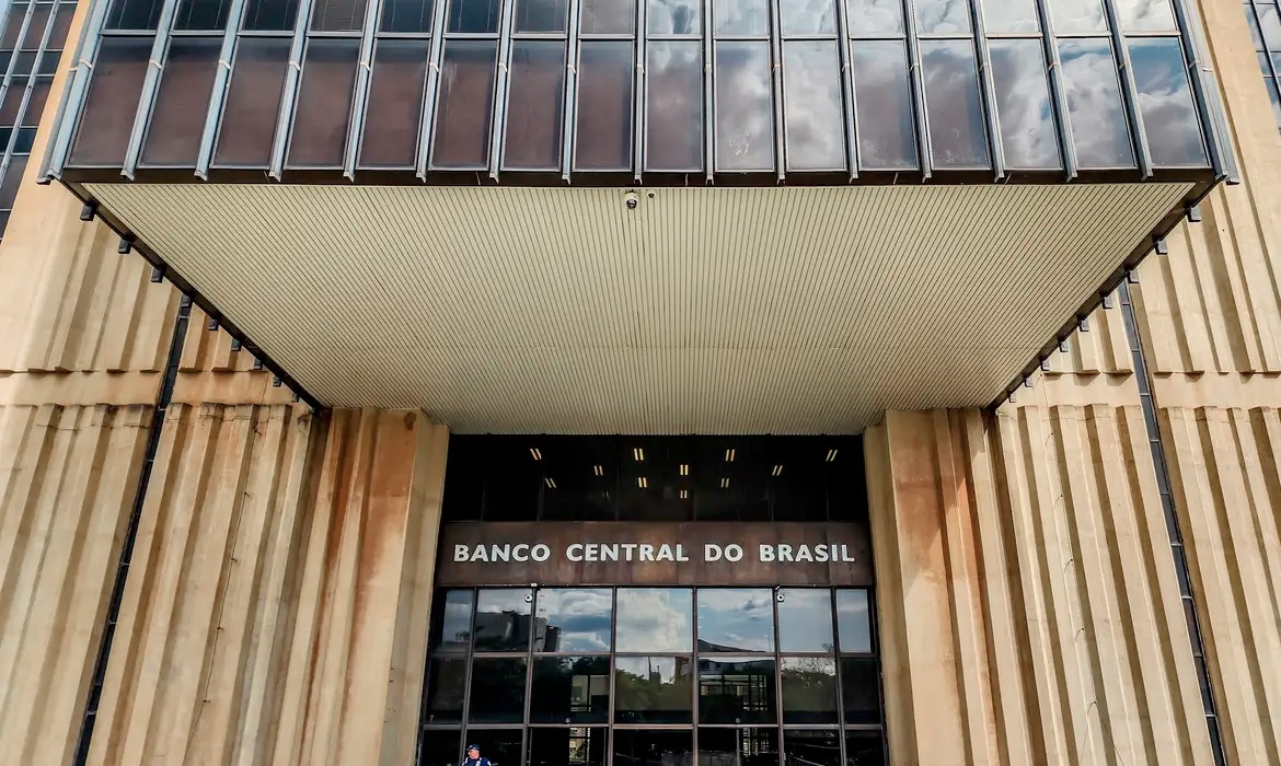 Banco Central mostra que Pix superou dinheiro como forma de pagamento mais usada